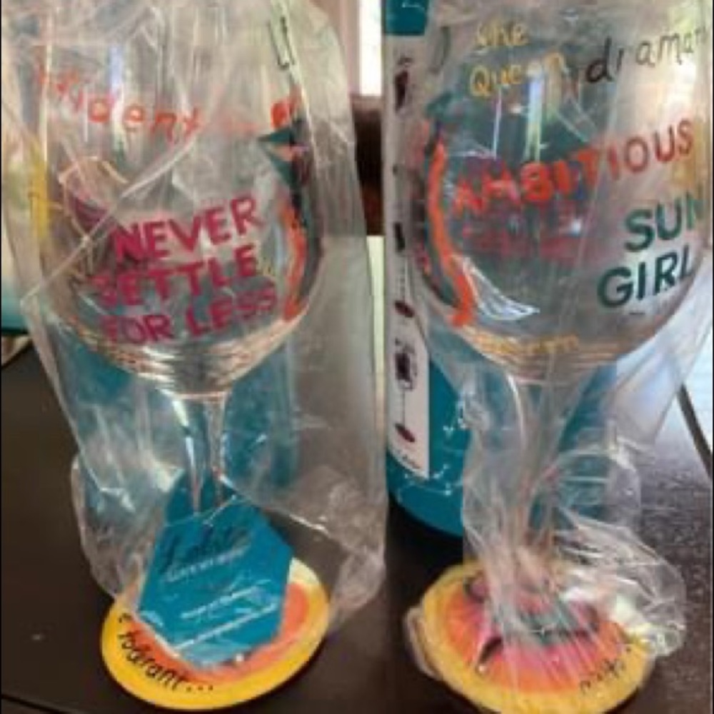 🍷LIMITED EDITION Leo Wine Glasses RETIRED